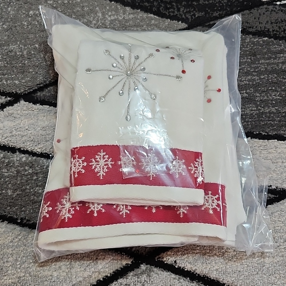 WISH FOR JOY EMBROIDERED RHINESTONES SNOWFLAKES 2-PC DISPLAY TOWEL SET - Picture 12 of 12